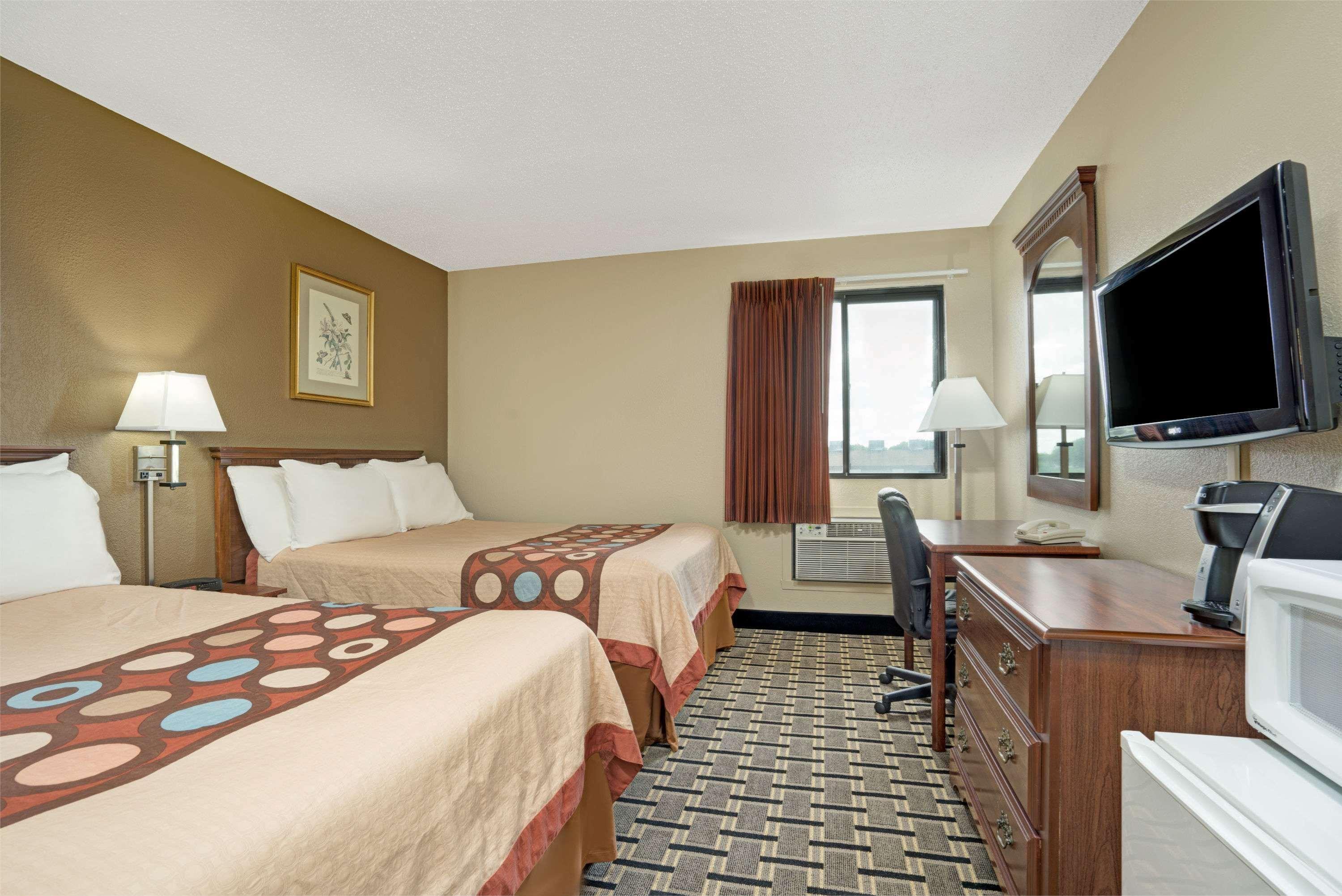 Super 8 By Wyndham Melrose Hotel Exterior photo