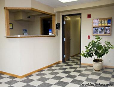 Super 8 By Wyndham Melrose Hotel Interior photo