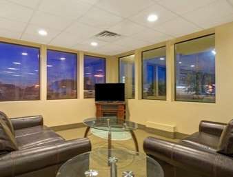 Super 8 By Wyndham Melrose Hotel Interior photo
