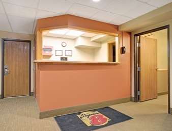 Super 8 By Wyndham Melrose Hotel Interior photo